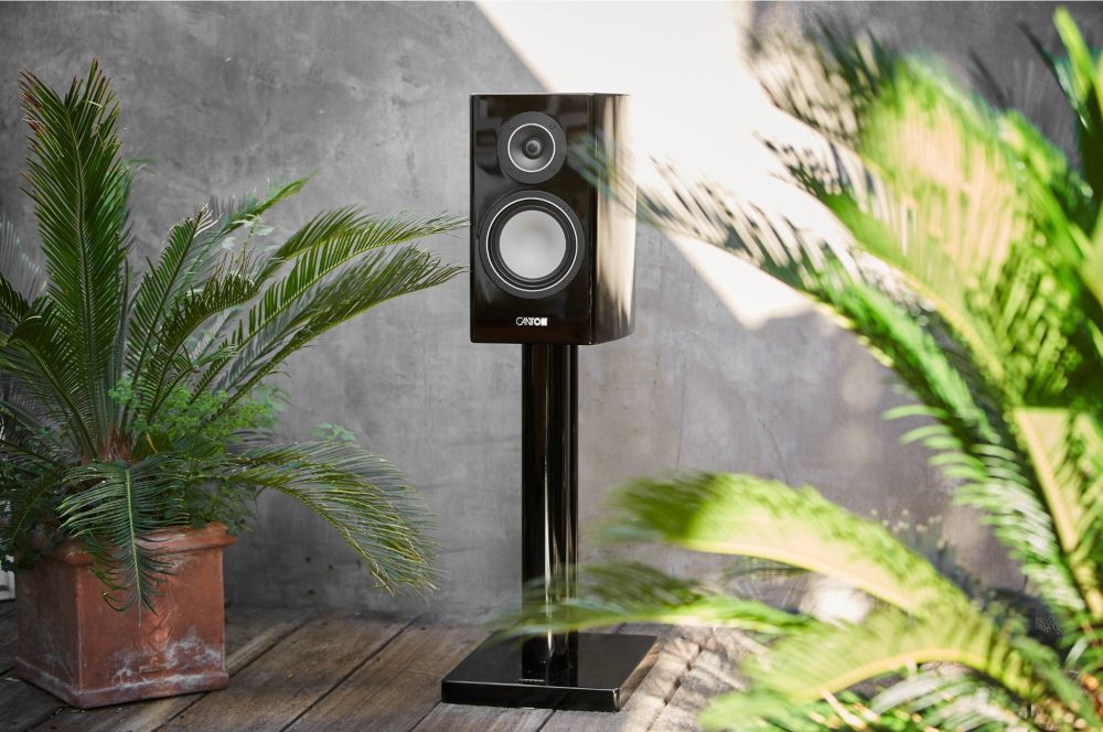 Canton Reference 9K black on LS860 stand with plants