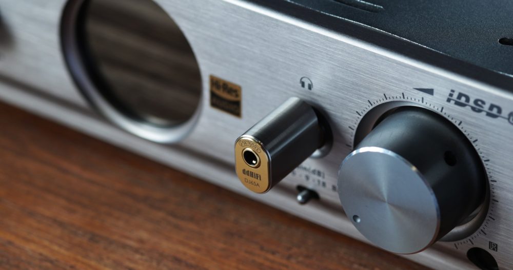 ddHiFi DJ65A adapter plugged into desktop amp