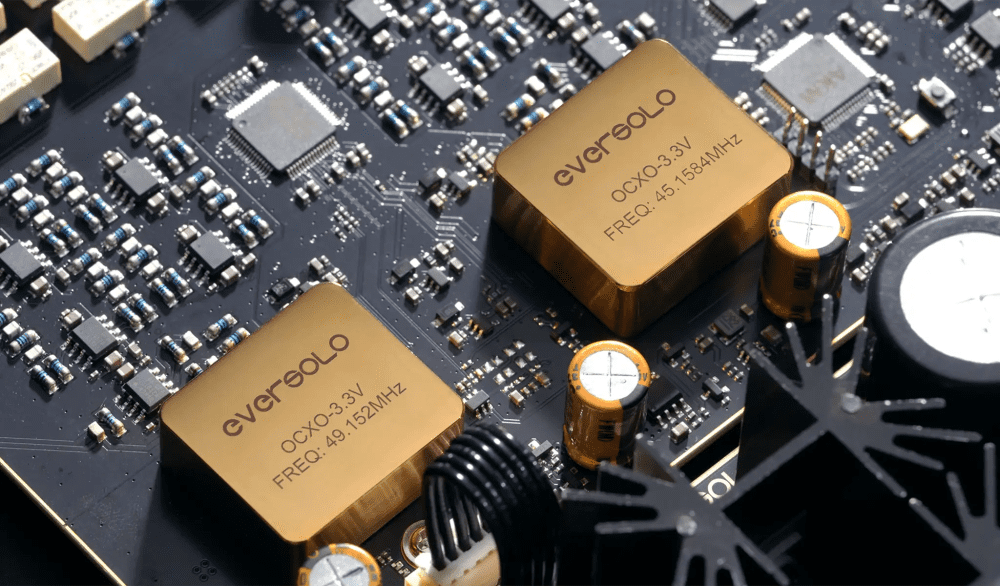 EverSolo DMP-A10 streamer OCXO clock system closeup