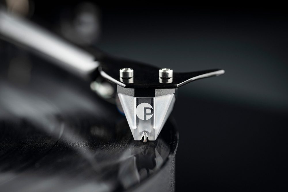 closeup of pro-ject pick it pro balanced cartridge